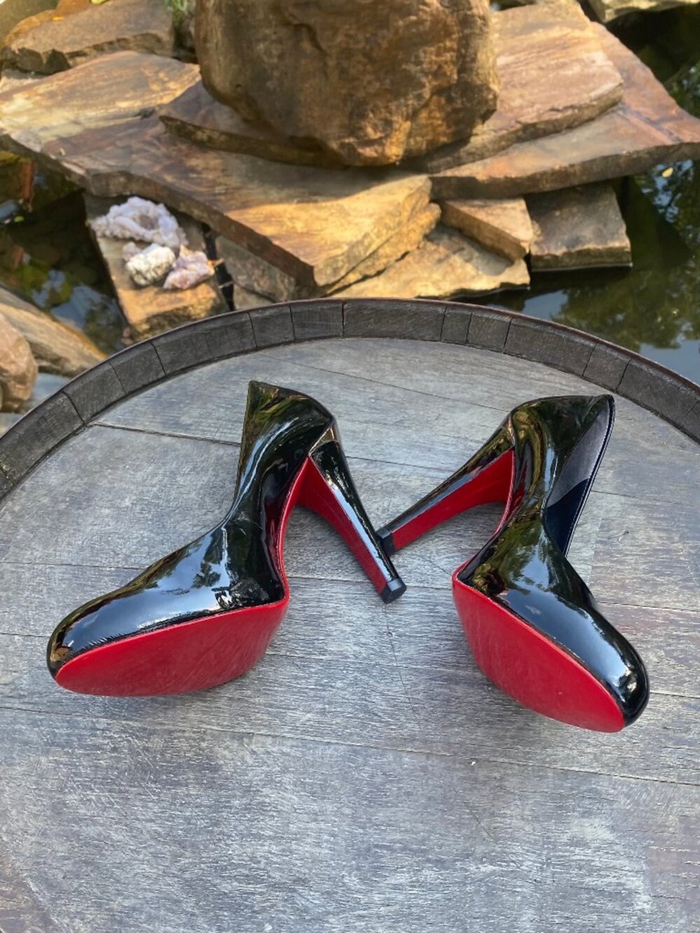 NWOB BCBGMAXAZRIA Black Patent Leather Round Toe Red Bottoms Heels